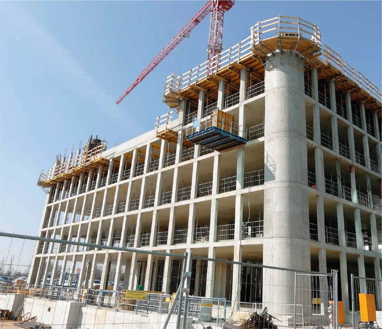 Muundo wa jengo la concrete unaojengwa — picha ya mfano wa ujenzi